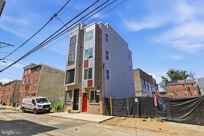 Building Photo - 1511 W Flora St