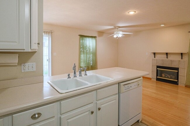 Building Photo - 2623 E Oaklawn Ct