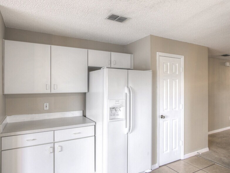 Building Photo - 12916 Los Alamitos