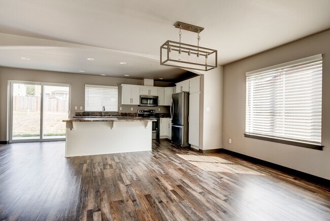Building Photo - Stylish 3-Bedroom Home with Fenced Yard