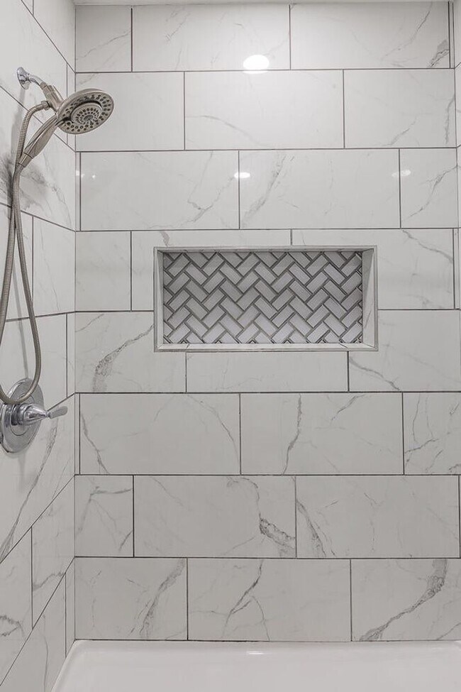 Building Photo - 3 bedroom updated home in a quiet, peaceful setting!