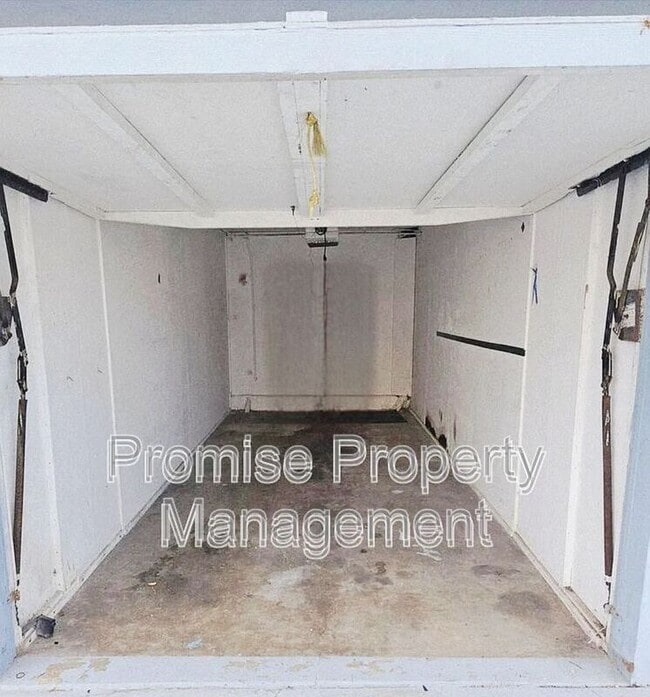 Building Photo - 934 S Myers St