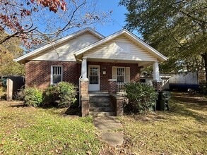 Building Photo - Charming 3-Bedroom Home in the Heart of Bu...