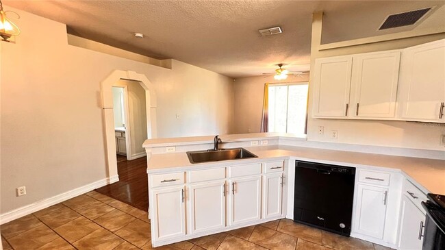 Building Photo - 949 Dekleva Dr