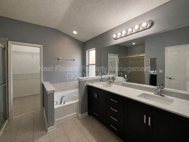 Building Photo - 14793 Falling Waters Dr