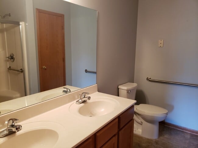 Building Photo - 2022 S Webb Rd