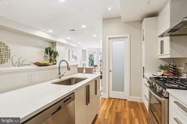 Building Photo - 3222 13th St NW