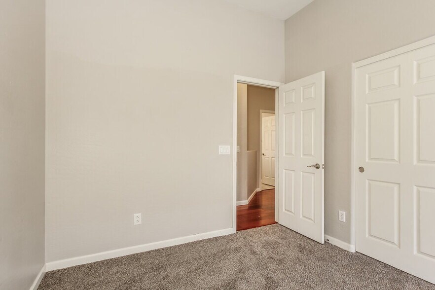 Building Photo - 14510 N 87th Ave