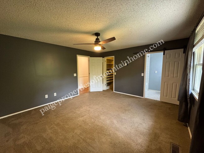 Building Photo - Stylish 3-Bedroom Home with Beautiful Kitc...