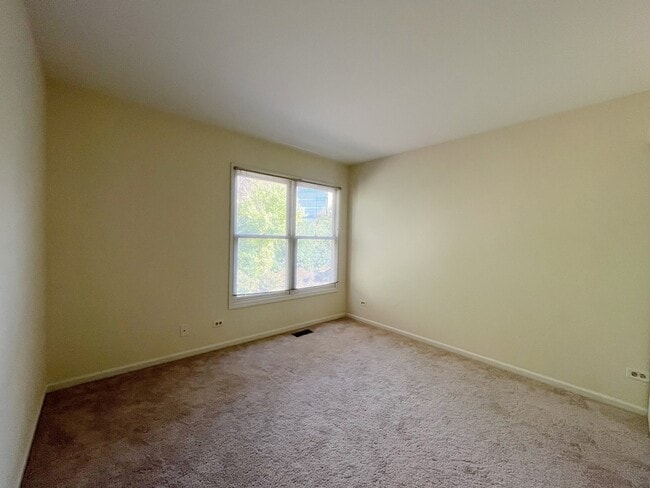 Building Photo - 312 Spring Creek Cir