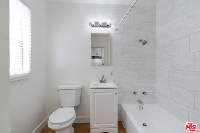 Building Photo - 1624 S St Andrews Pl