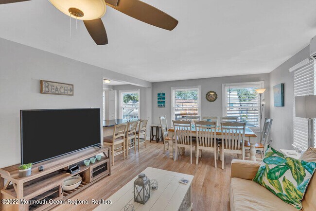 Building Photo - 1226 1/2 Briarwood Rd-