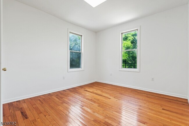 Building Photo - 1043 Hunterdon St