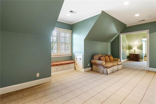 Building Photo - 4000 Heatherwood Way
