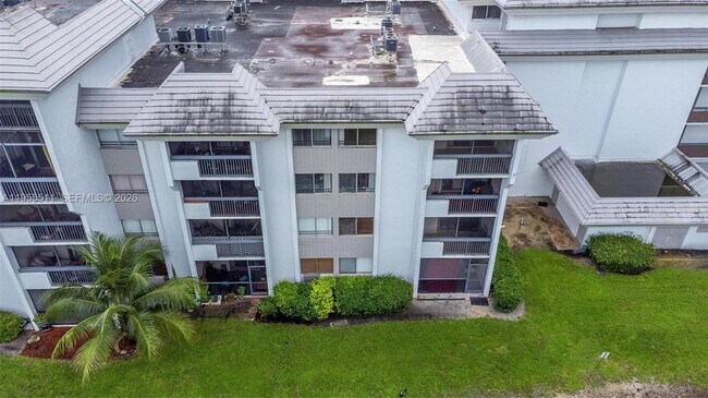 Building Photo - 711 N Pine Island Rd