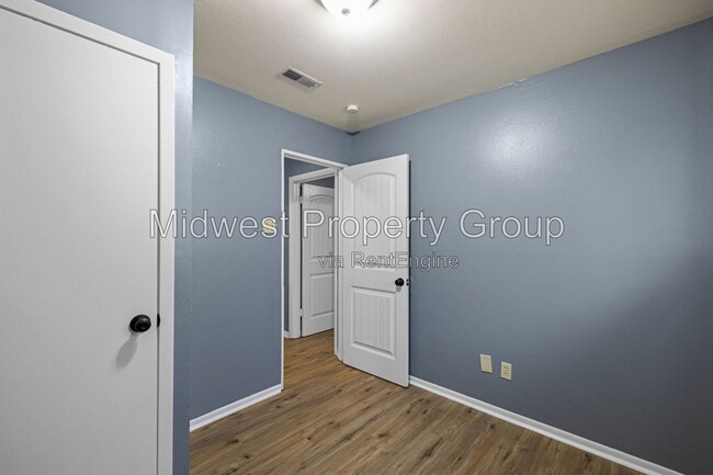Building Photo - 1432 E Pitman Ave