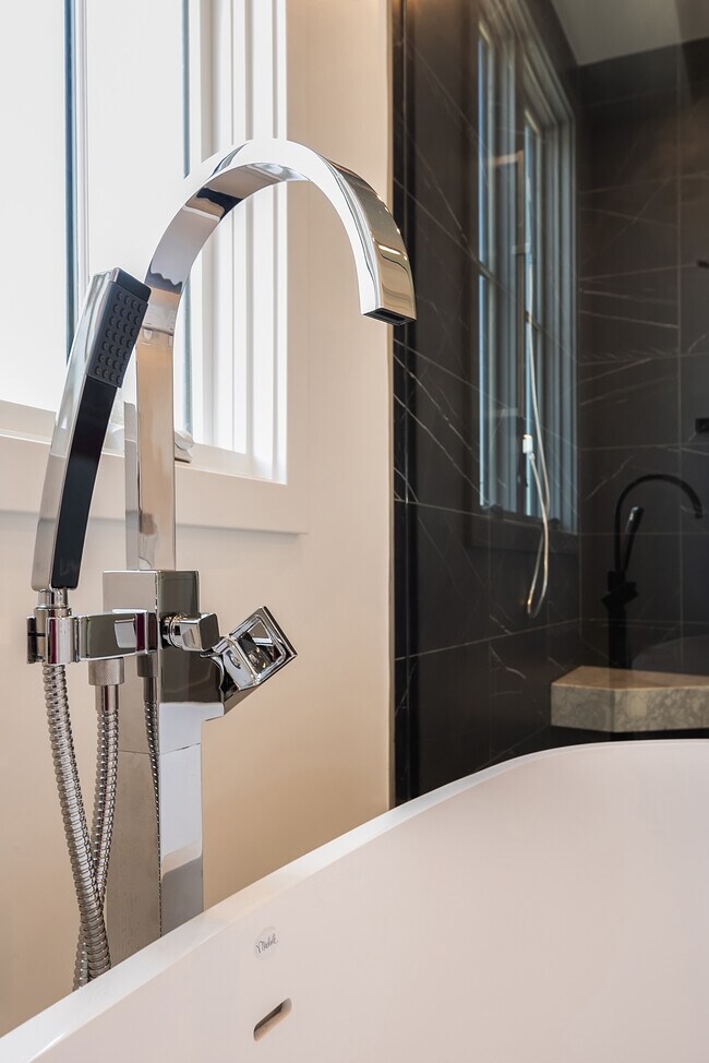 Building Photo - 724 13th St