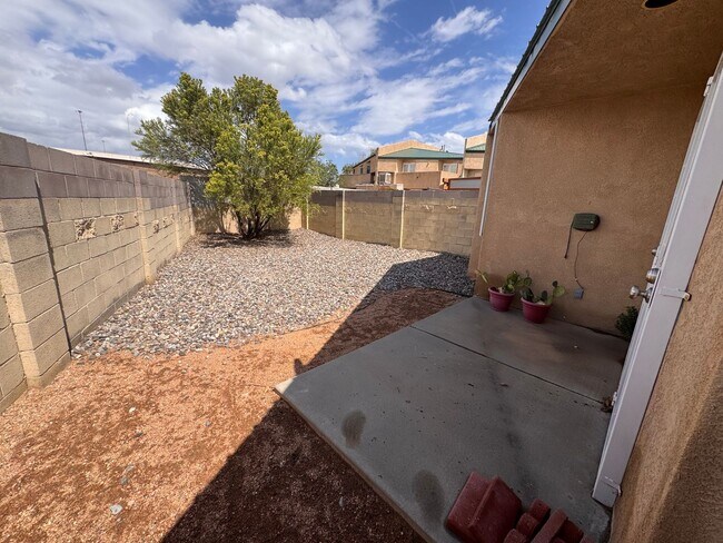 Building Photo - 5615 Duranes Dr NW