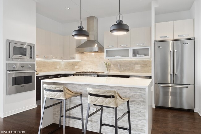 Building Photo - 65 E Monroe St