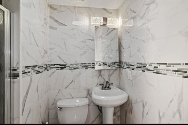 Building Photo - 532 38th St