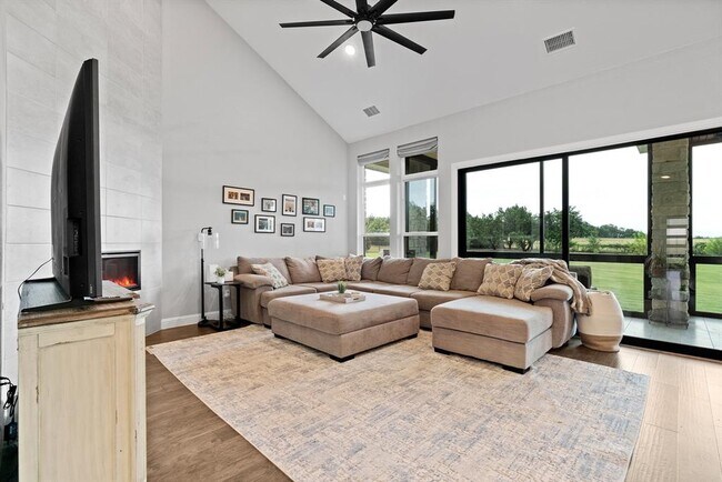 Building Photo - 209 Northcrest Dr