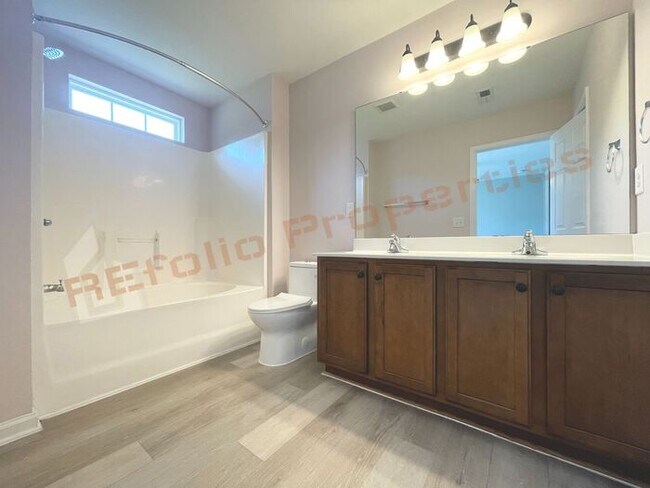 Building Photo - Comfortable 3-Bedroom Townhouse w/2 Assign...