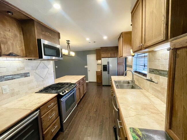 Building Photo - Spacious 4 bed 2 bath home for rent in Pearl!