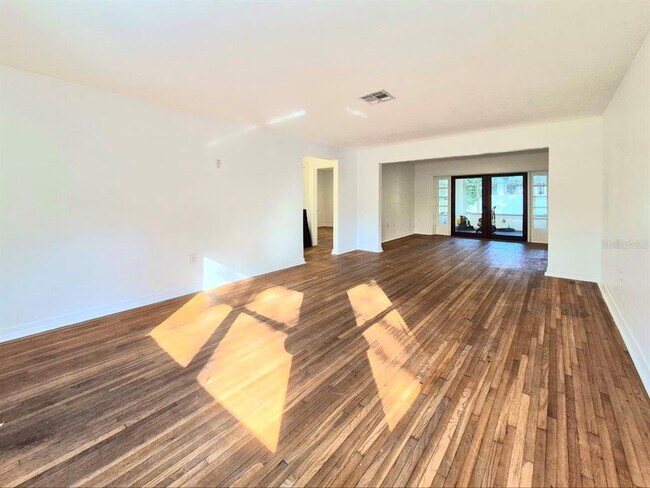 Building Photo - 2617 W Watrous Ave