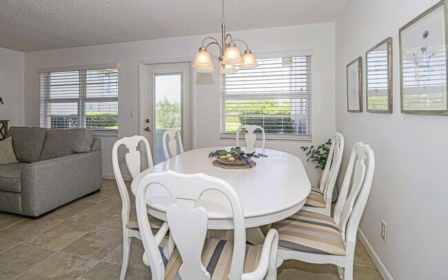 Building Photo - 73 Royal Oak Ct