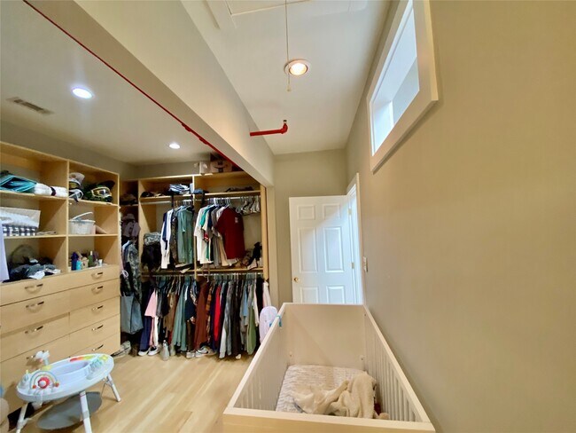 Building Photo - 254 W Washington St