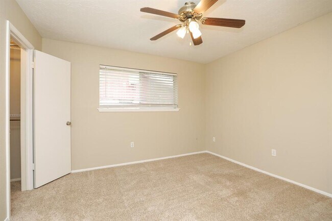 Building Photo - 15822 Whipple Tree Dr