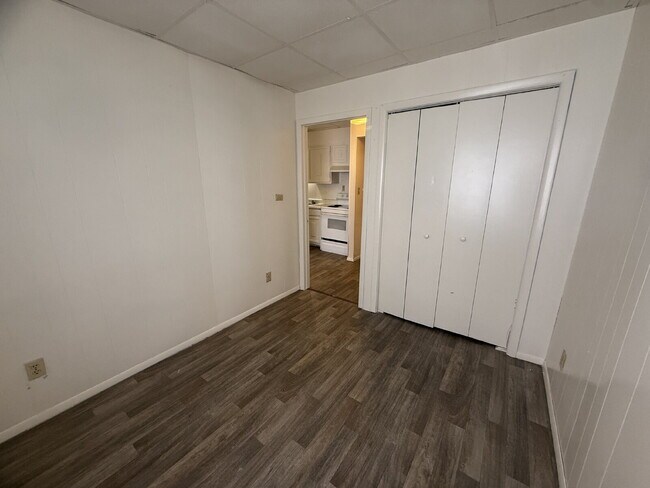 Building Photo - Charming 1-Bedroom Retreat in Heart of Seminole