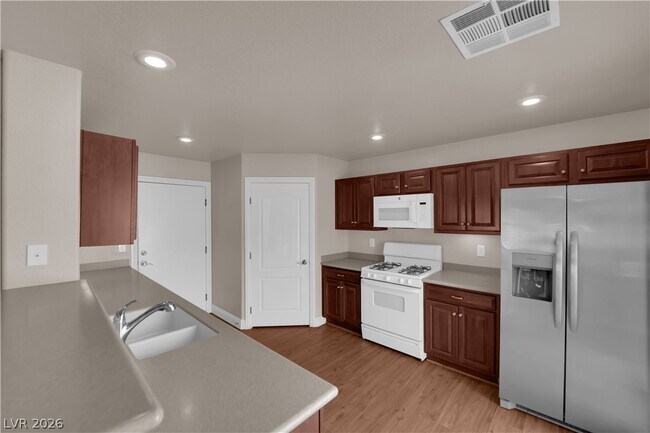 Building Photo - 8516 Little Fox St