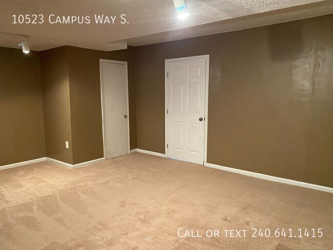 Building Photo - 10523 Campus Way S