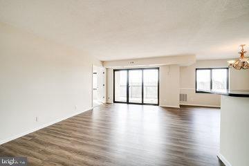 Building Photo - 205 Yoakum Pkwy