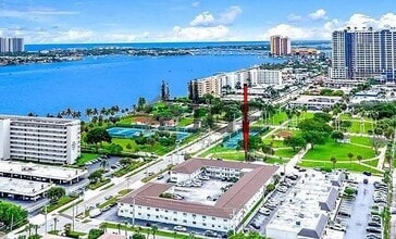 Building Photo - 810 Lake Shore Dr