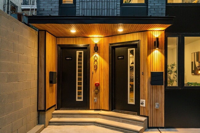 Building Photo - 609 S Orianna St