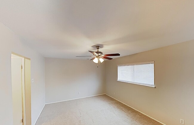 Building Photo - MOVE IN READY