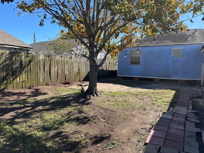 Building Photo - 5520 Menard Ave