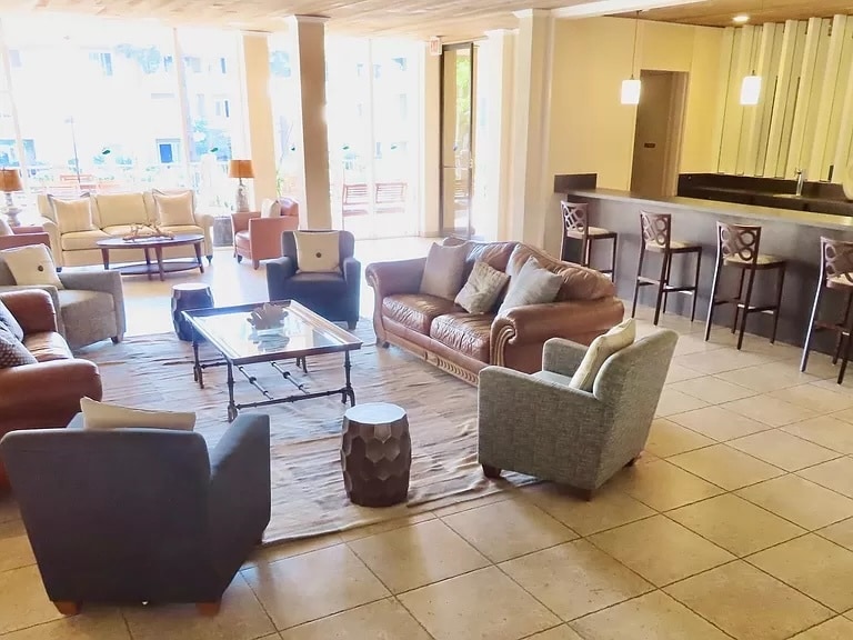 lobby - 4600 Lamont St