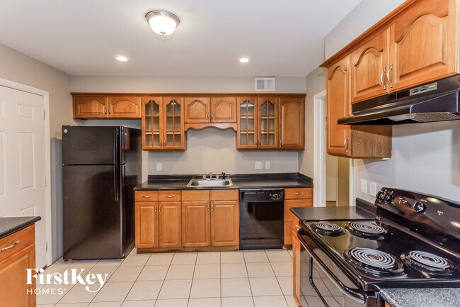 Building Photo - 4550 E Dearing Rd