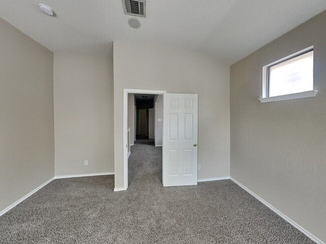 Building Photo - 1250 Nicholas Manor