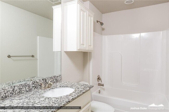 Building Photo - 1654 N Izard Ln