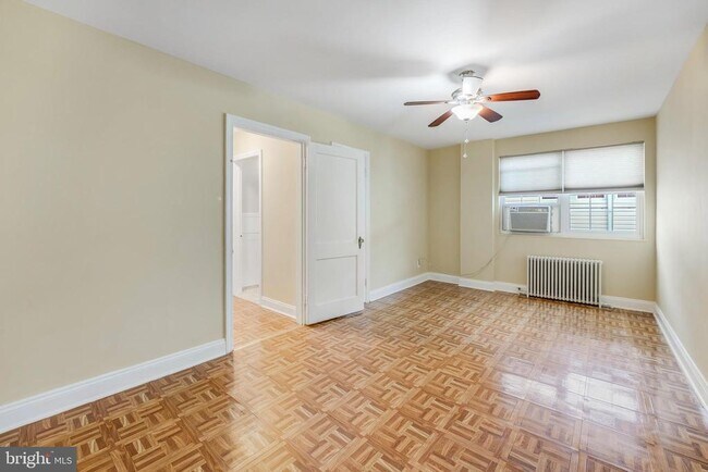 Building Photo - 2726 Washington Blvd