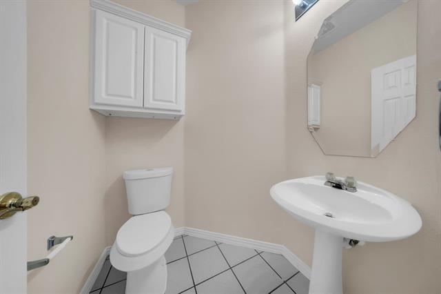 Building Photo - 908 Englewood Ln