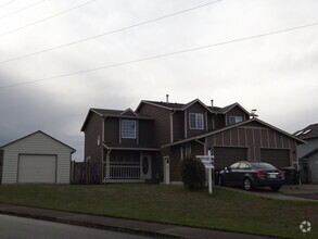 Building Photo - Beautiful 3+ Bedroom 2 Story Duplex in Yelm!