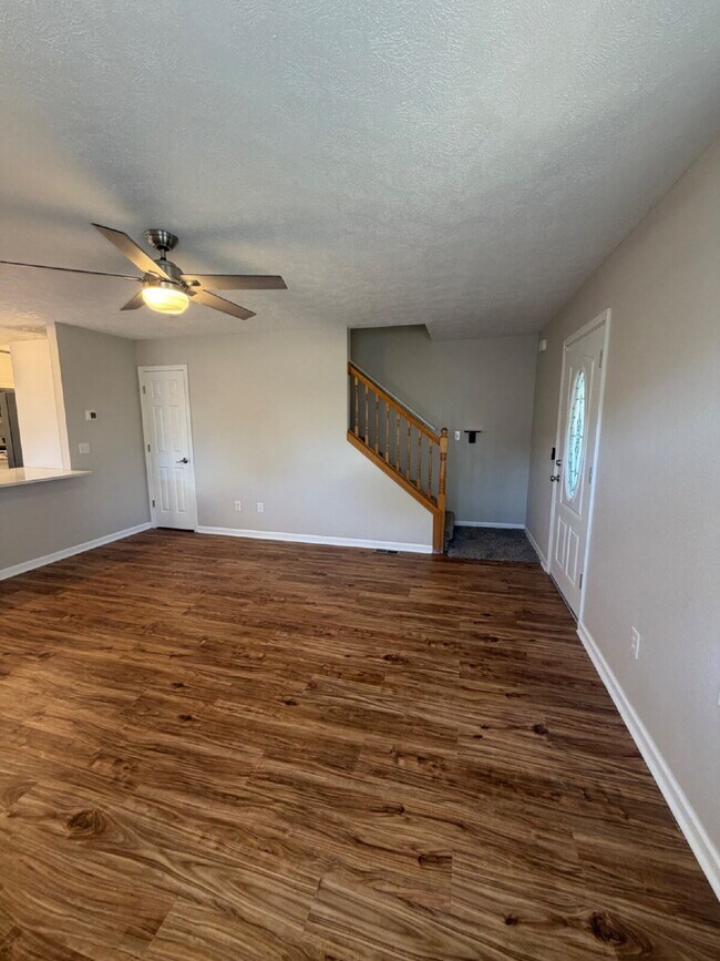 Building Photo - "Charming 4-Bedroom Home with 2.5 Baths on Knox Avenue – A Cozy Retreat in Hollister, MO!"