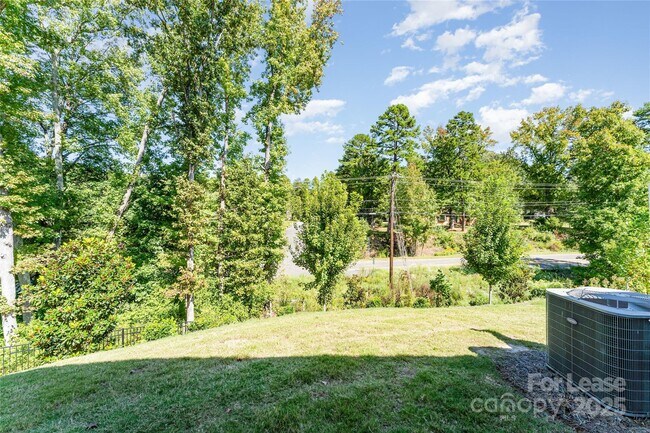 Building Photo - 2352 Belterra Dr