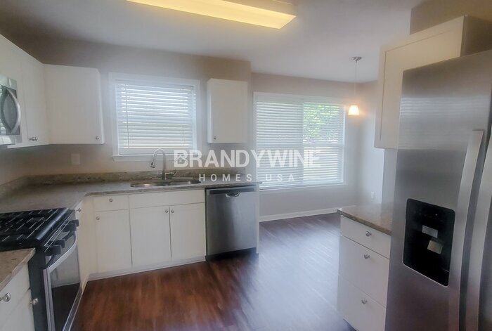 Building Photo - 2801 Driftwood Ct