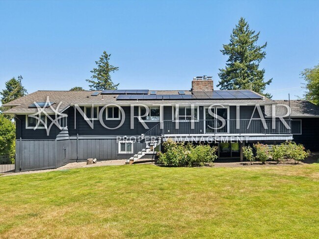 Building Photo - Elevated Northwest Living with Panoramic Views